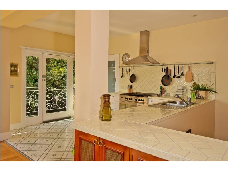 91 Derwent Avenue, Lindisfarne TAS 7015