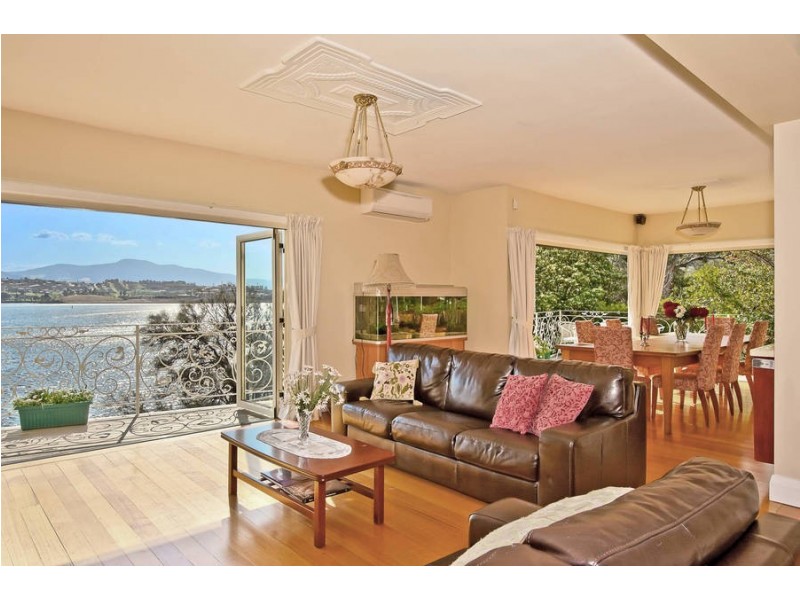 91 Derwent Avenue, Lindisfarne TAS 7015