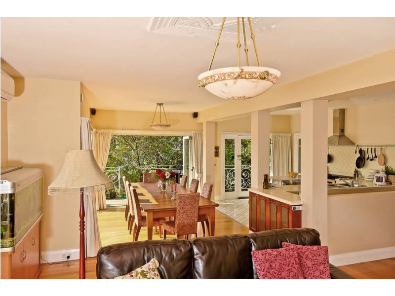 91 Derwent Avenue, Lindisfarne TAS 7015