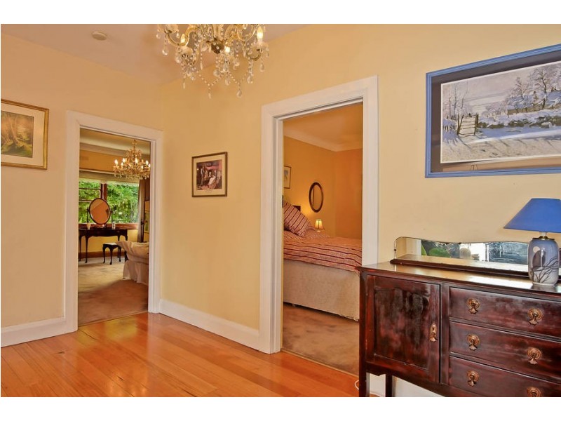 91 Derwent Avenue, Lindisfarne TAS 7015