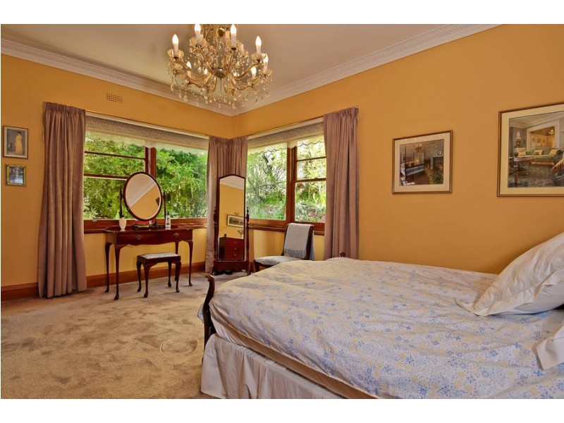 91 Derwent Avenue, Lindisfarne TAS 7015