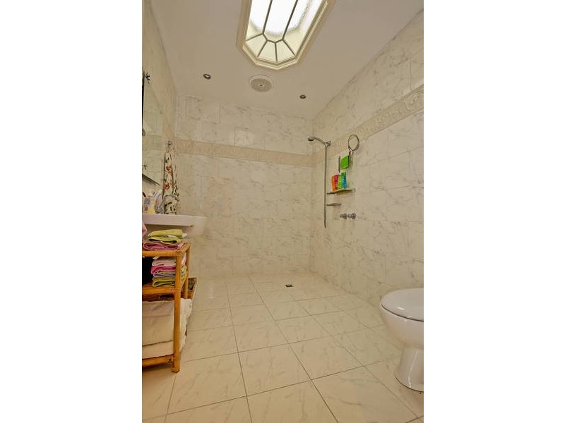 91 Derwent Avenue, Lindisfarne TAS 7015