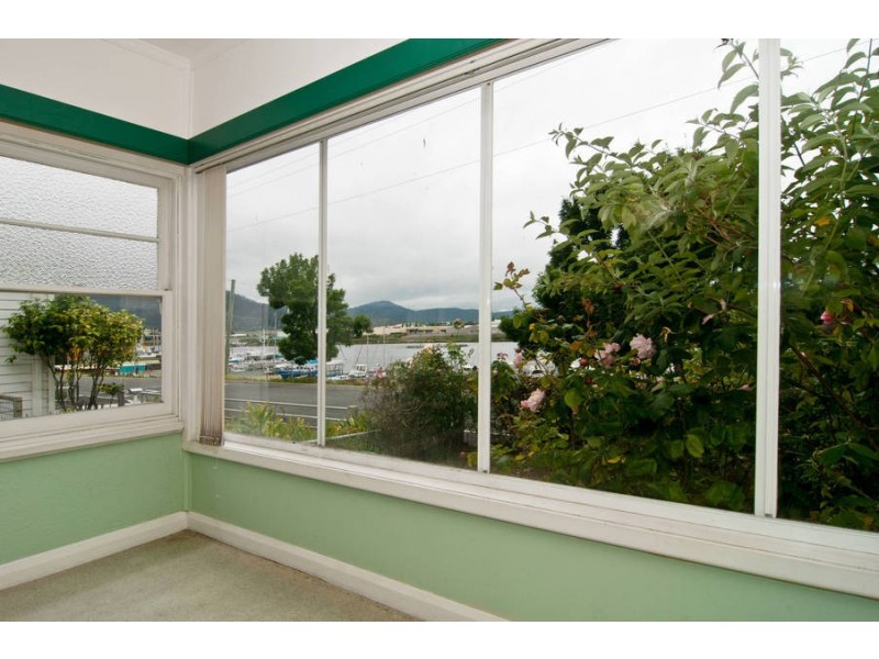 32 Gepp Parade, Derwent Park TAS 7009