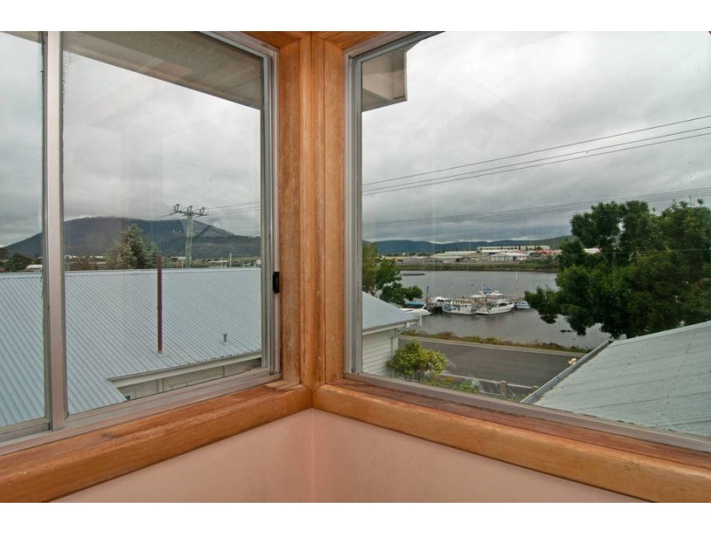 32 Gepp Parade, Derwent Park TAS 7009