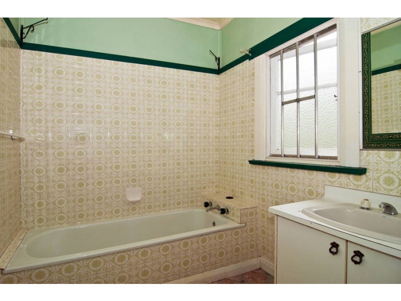 32 Gepp Parade, Derwent Park TAS 7009