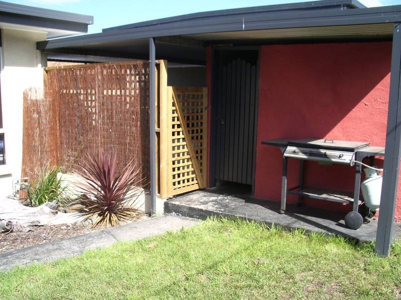 2/130 Summerleas Road, Kingston TAS 7050