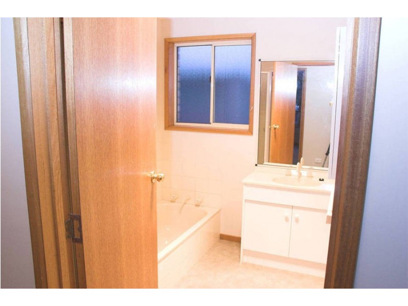 2/11 Beach Road, Bellerive TAS 7018