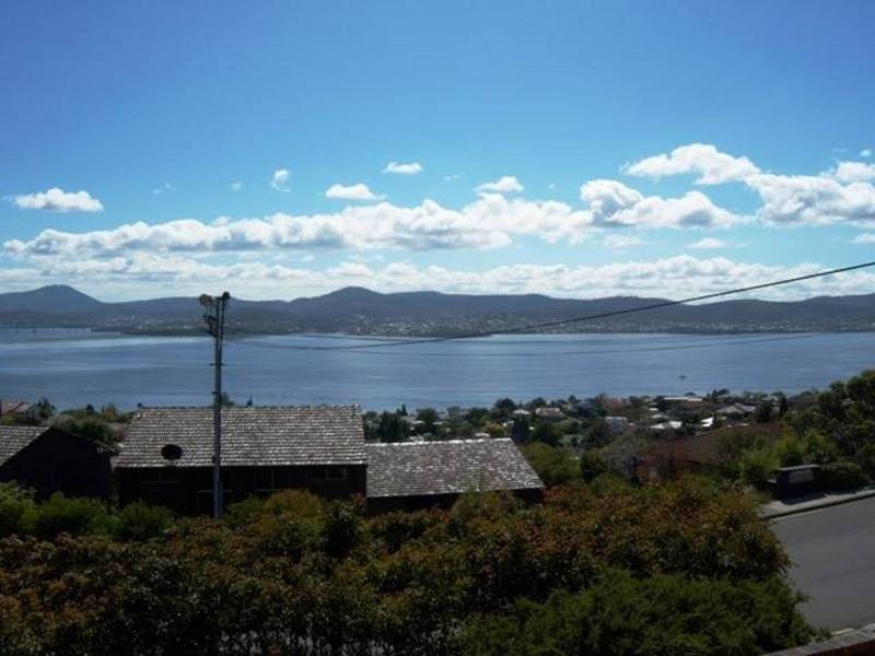 298B Churchill Avenue, Sandy Bay TAS 7005