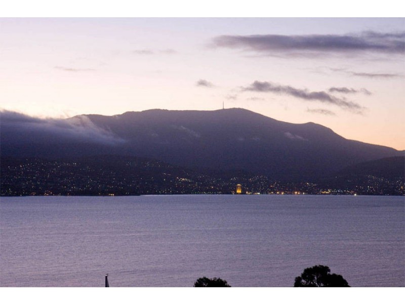 2/672 Oceana Drive, Tranmere TAS 7018