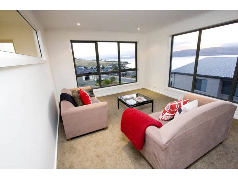 2/672 Oceana Drive, Tranmere TAS 7018