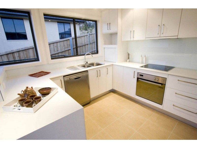 2/672 Oceana Drive, Tranmere TAS 7018