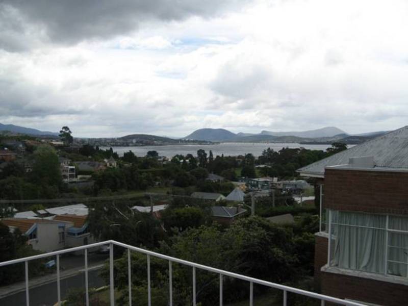 16 Wayne Avenue, Sandy Bay TAS 7005