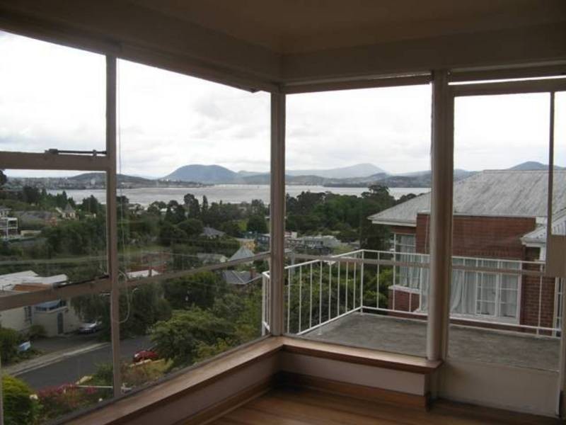 16 Wayne Avenue, Sandy Bay TAS 7005