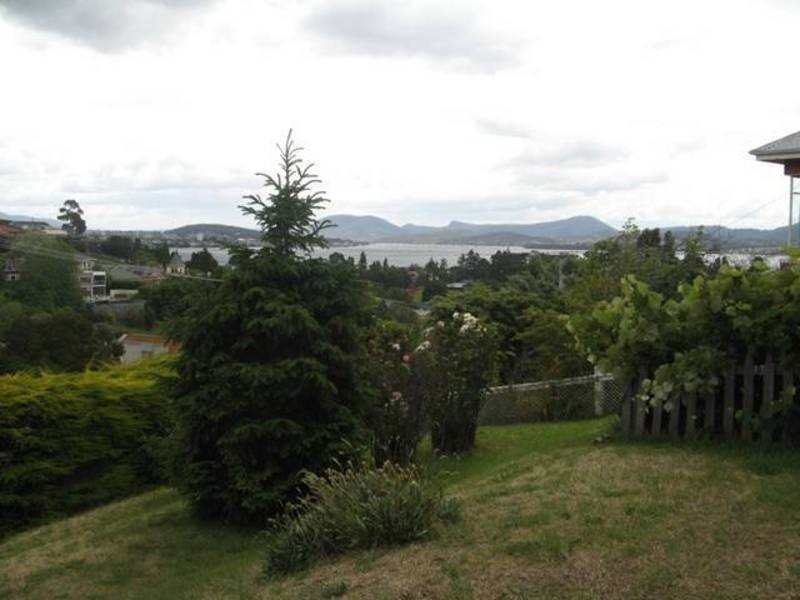 16 Wayne Avenue, Sandy Bay TAS 7005