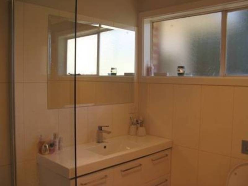 29 Henley Street, Lindisfarne TAS 7015