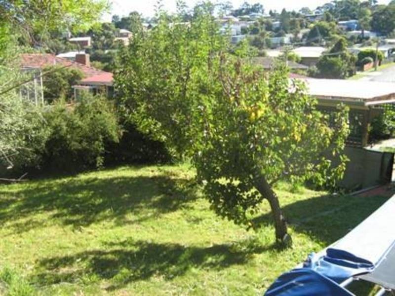 29 Henley Street, Lindisfarne TAS 7015