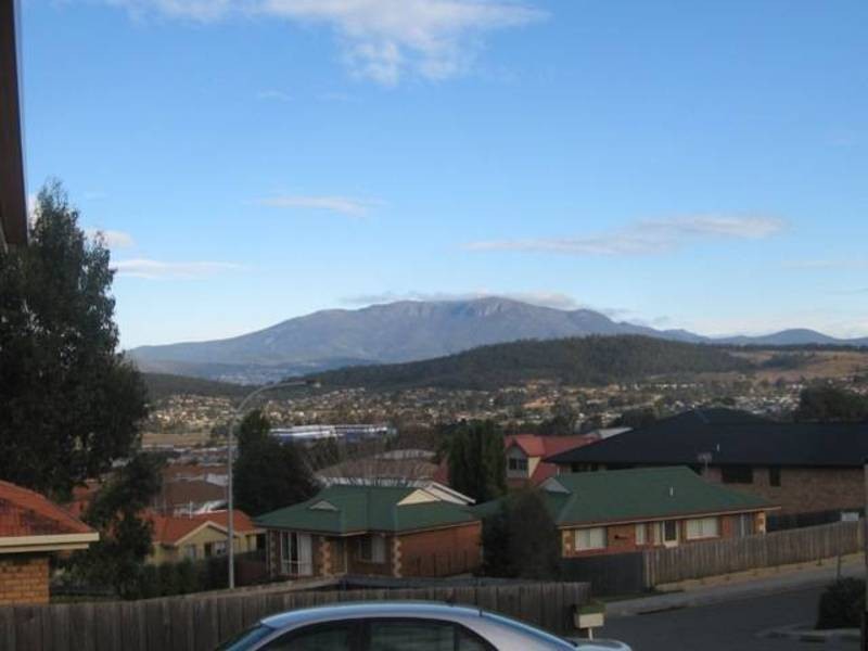 8 Rundle Avenue, Oakdowns TAS 7019