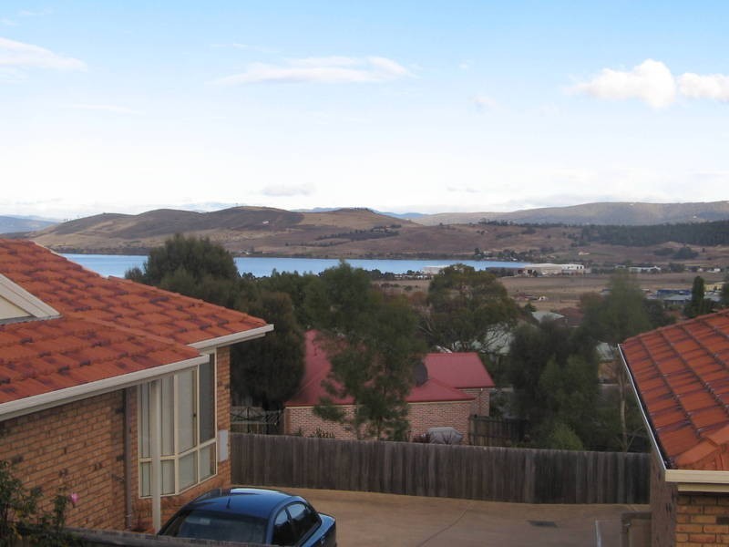 8 Rundle Avenue, Oakdowns TAS 7019