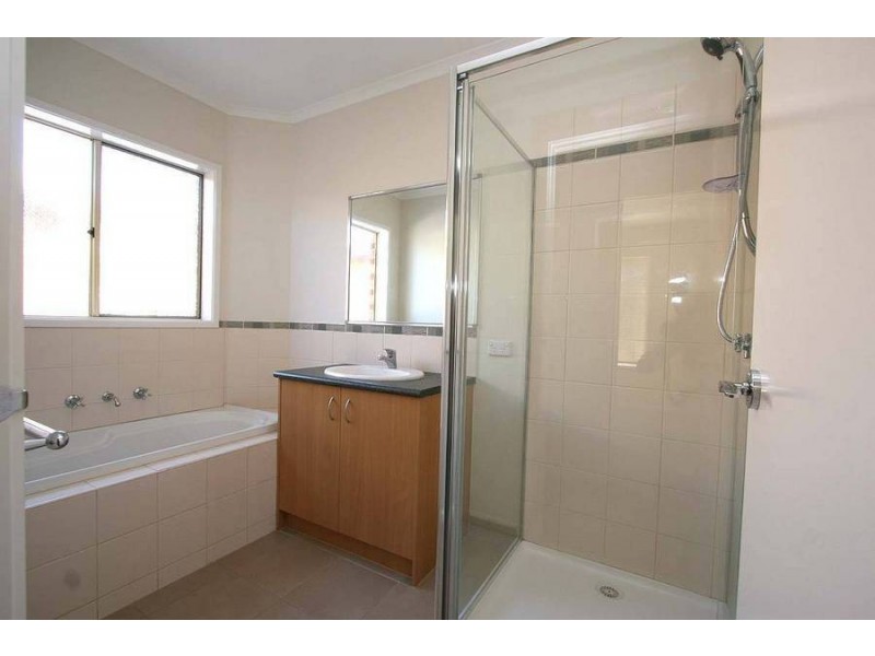 2/56 Roberts Street, Frankston VIC 3199