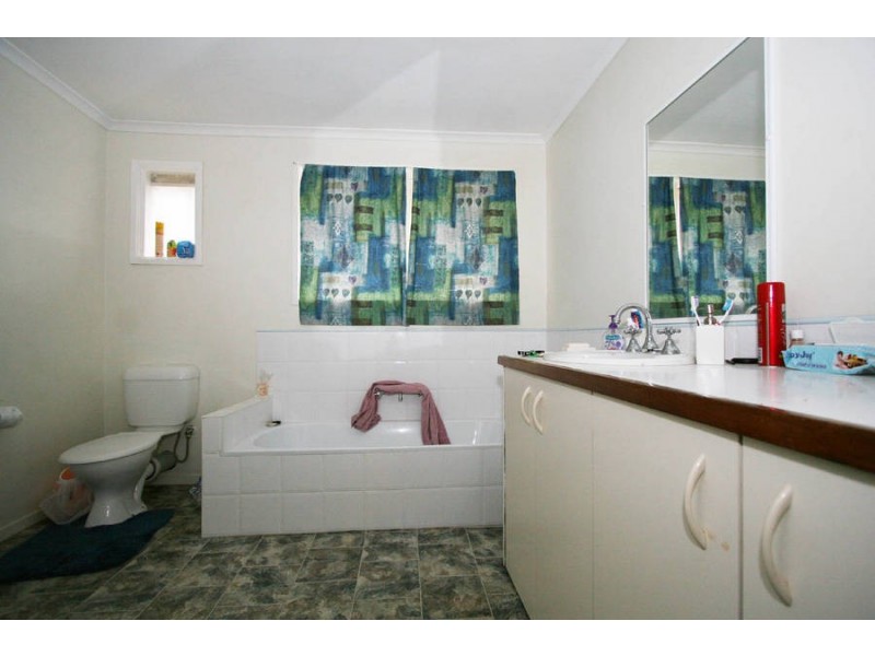 1 Kenilworth Avenue, Frankston VIC 3199