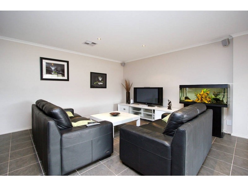 3 Barrine Court, Skye VIC 3977