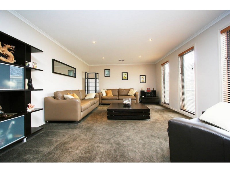 3 Barrine Court, Skye VIC 3977
