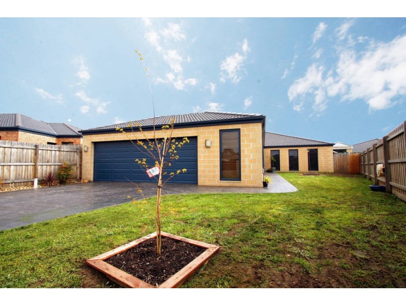 3 Barrine Court, Skye VIC 3977