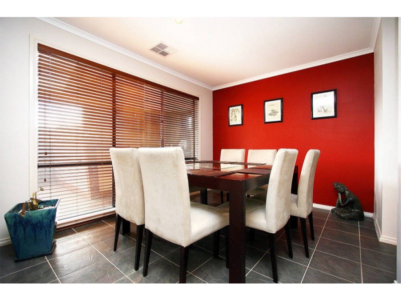 3 Barrine Court, Skye VIC 3977