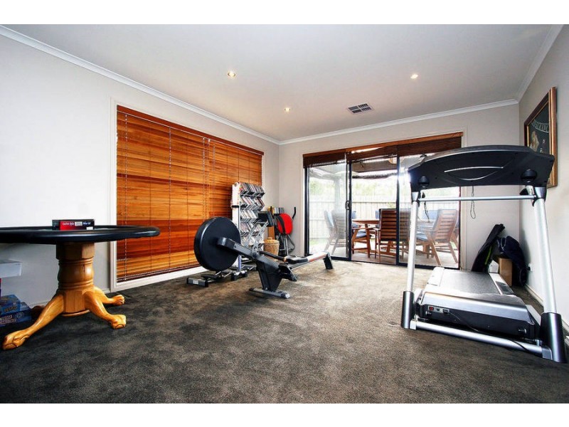 3 Barrine Court, Skye VIC 3977