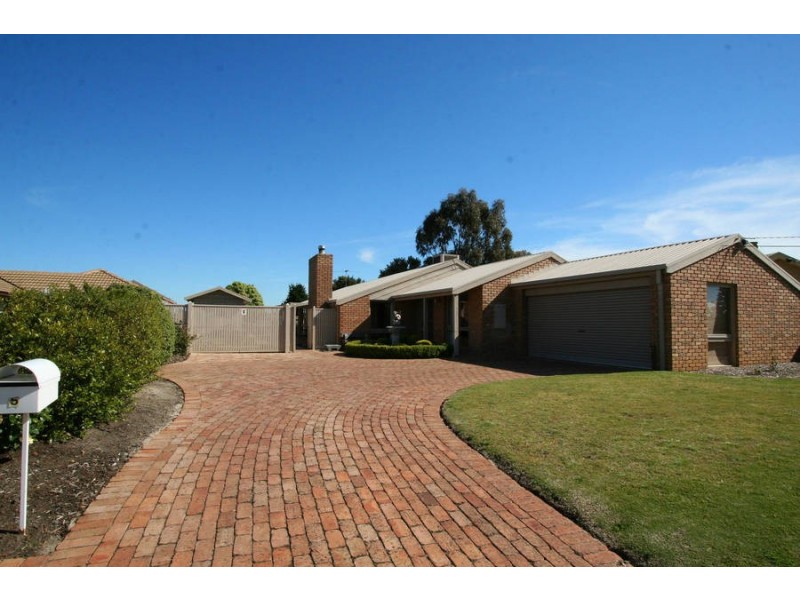 5 Murray Close, Frankston VIC 3199