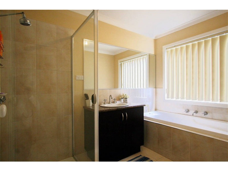 5 Bradford Drive, Cranbourne VIC 3977