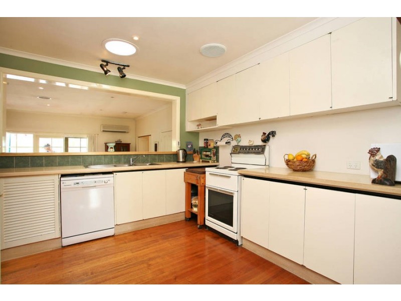 25 Stradbroke Avenue, Frankston South VIC 3199