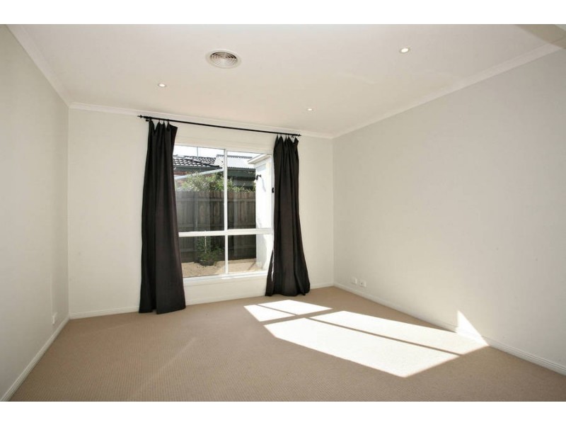 10 Vivi Court, Skye VIC 3977