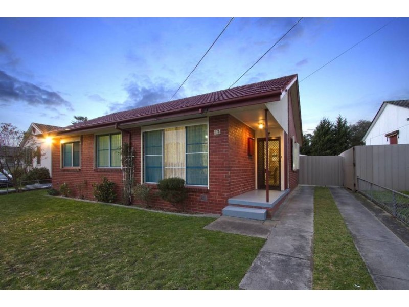 17 Rosemary Crescent, Frankston North VIC 3200
