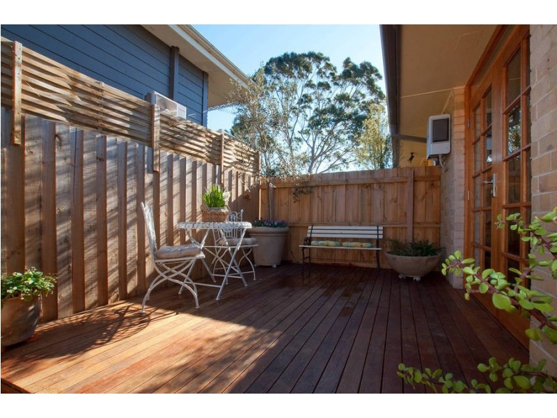 2/18 Bruarong Crescent, Frankston South VIC 3199