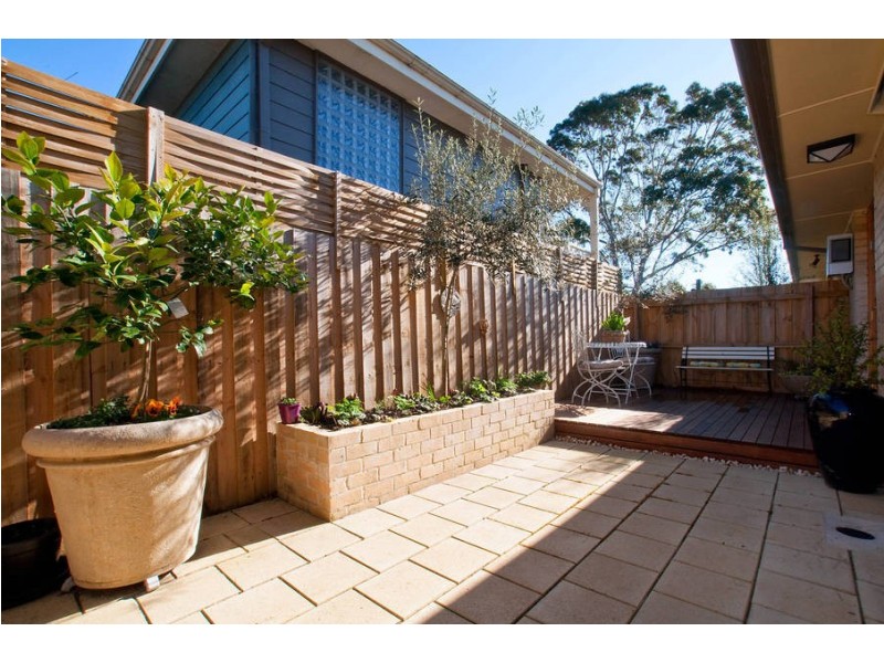 2/18 Bruarong Crescent, Frankston South VIC 3199