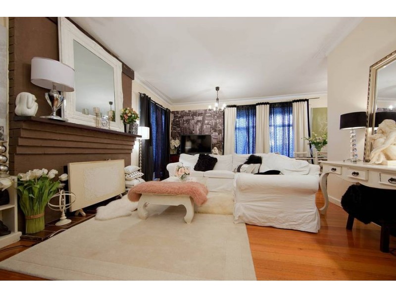 8  Silas Avenue, Frankston VIC 3199