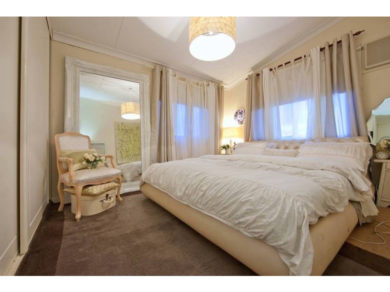 8  Silas Avenue, Frankston VIC 3199