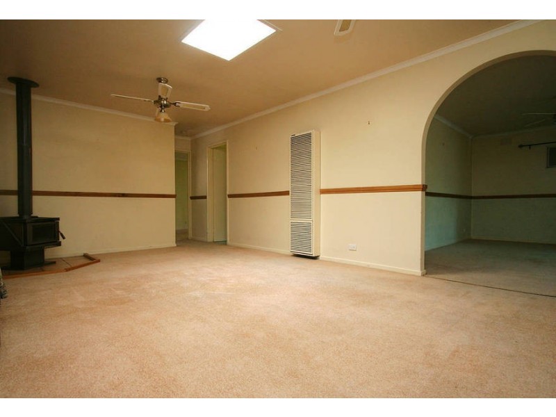 1 Lochaber Avenue, Frankston VIC 3199