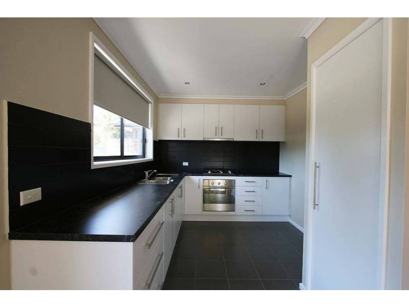 5 Gomi Court, Frankston VIC 3199