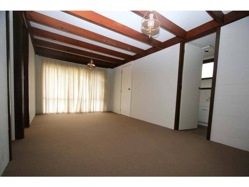 8 The Trossachs, Frankston VIC 3199