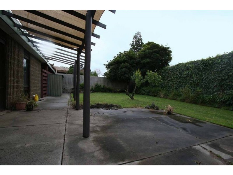 8 The Trossachs, Frankston VIC 3199