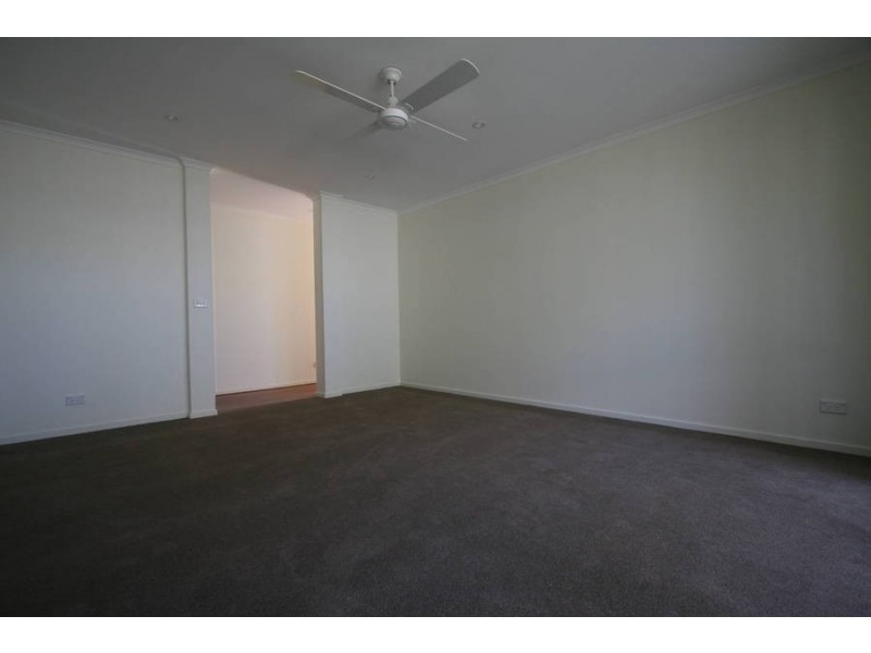 2/78 Forest Drive, Frankston North VIC 3200