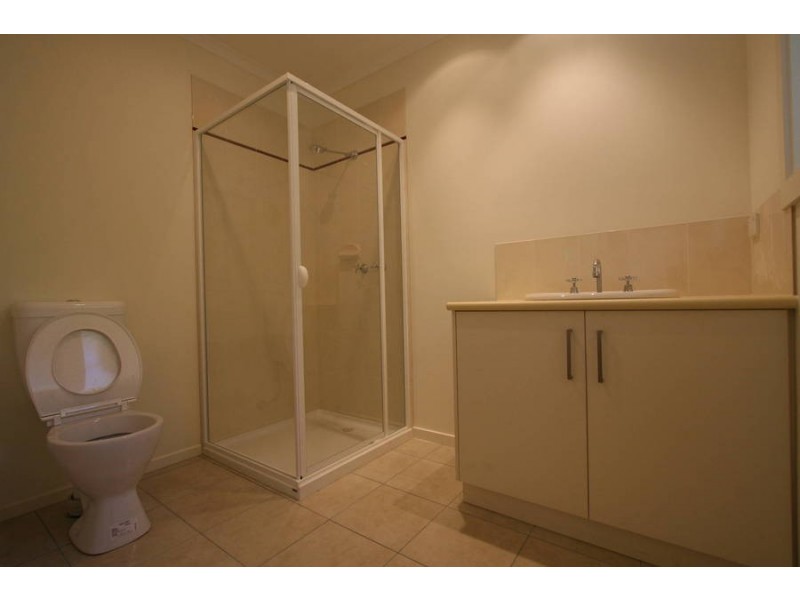 2/78 Forest Drive, Frankston North VIC 3200