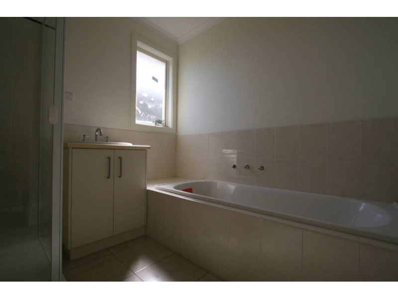 2/78 Forest Drive, Frankston North VIC 3200