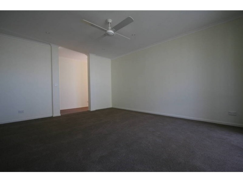 2/78 Forest Drive, Frankston North VIC 3200