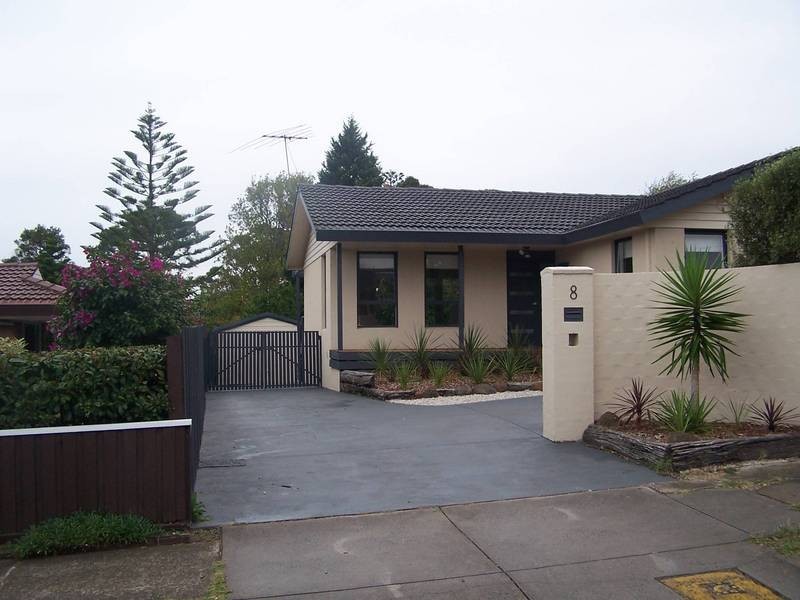 8 Blaxland Avenue, Frankston South VIC 3199