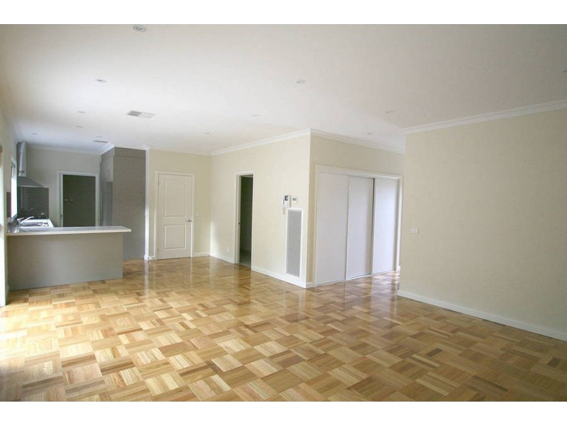 2/70 McComb Boulevard, Frankston VIC 3199