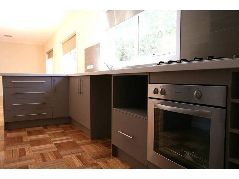 2/70 McComb Boulevard, Frankston VIC 3199