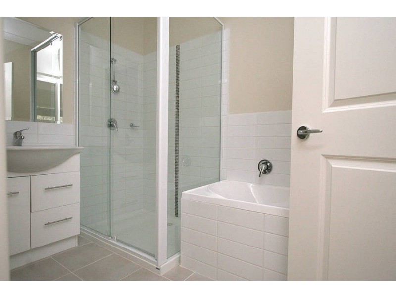 2/70 McComb Boulevard, Frankston VIC 3199